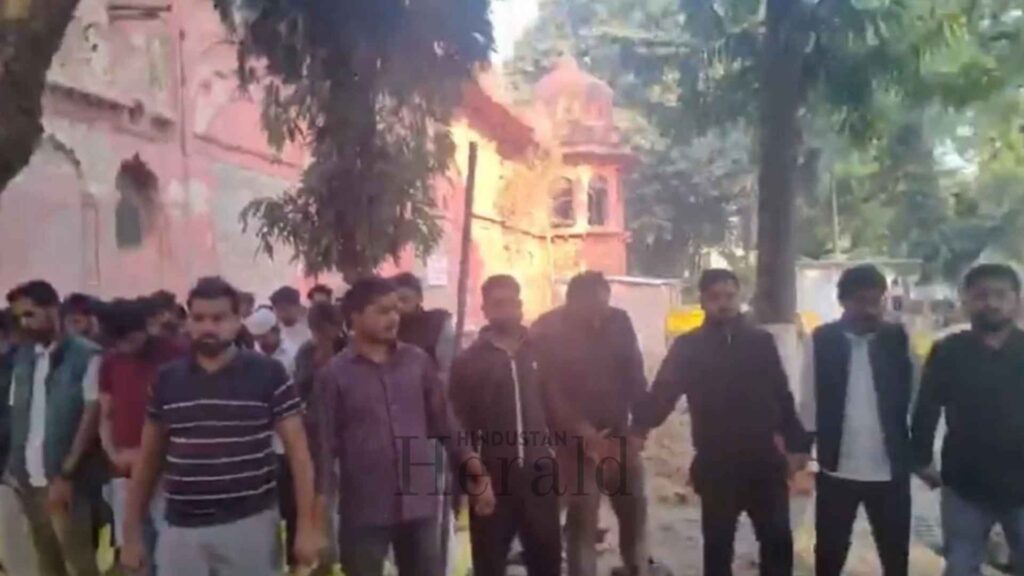 Lal Baradari Controversy