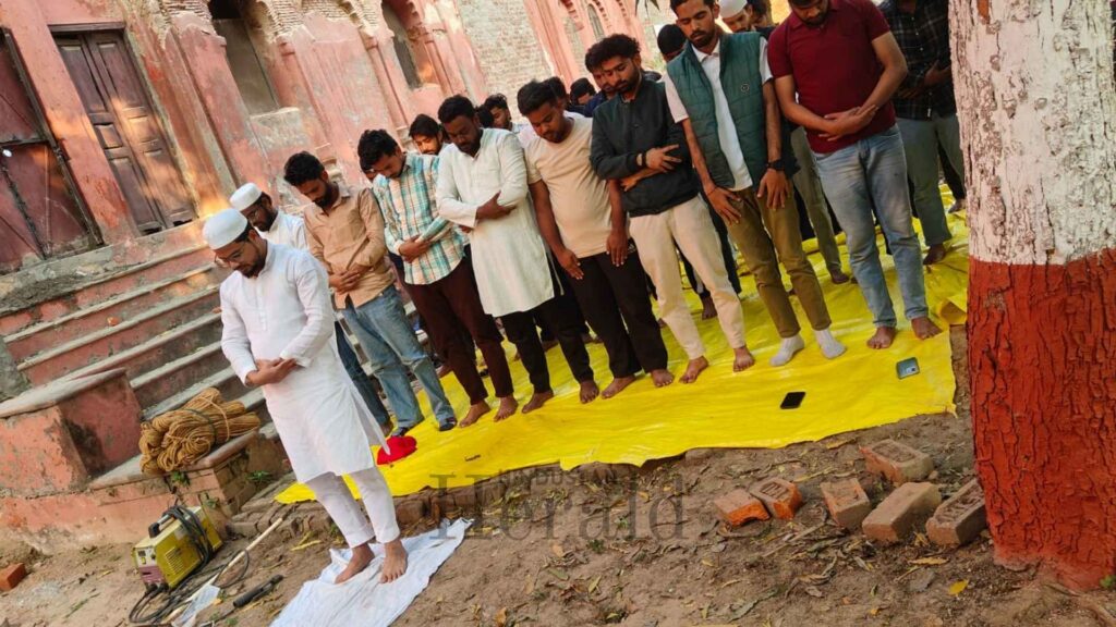 Lal Baradari Controversy