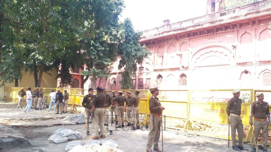 Lal Baradari Controversy