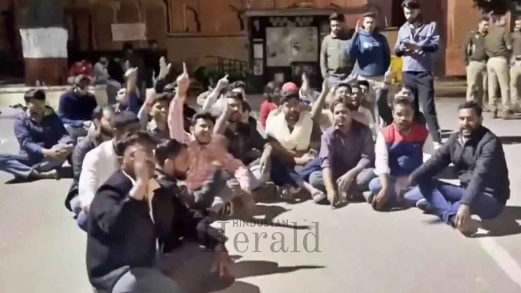 Lal Baradari Controversy