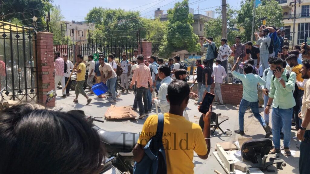 Noida Workers Protest