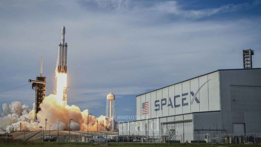 Musk's SpaceX postpones