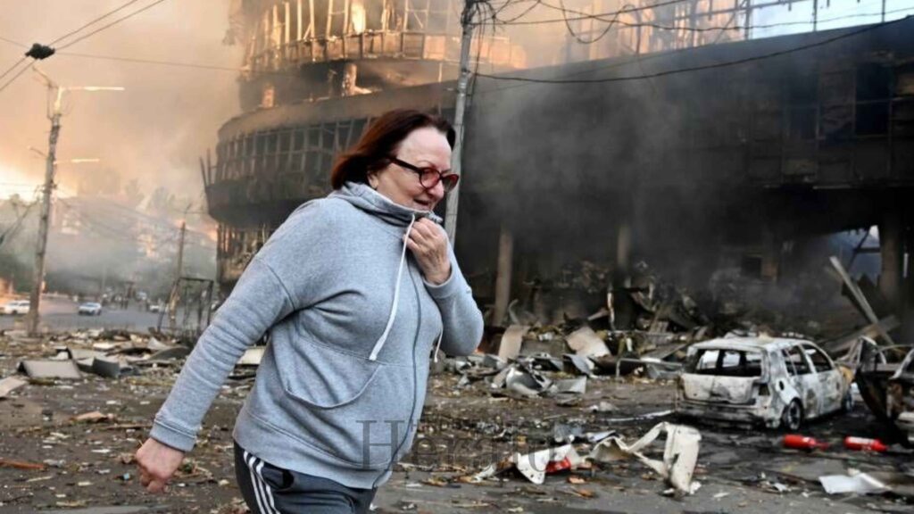 Russia threatens more Kyiv strikes and tells foreign nationals to leave