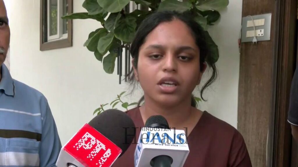 Tanvi, Anshul's sister